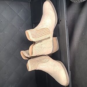Corkys "Bovina" DistressedLeather Double Side Zip AnkleBoots Size 7 women’s